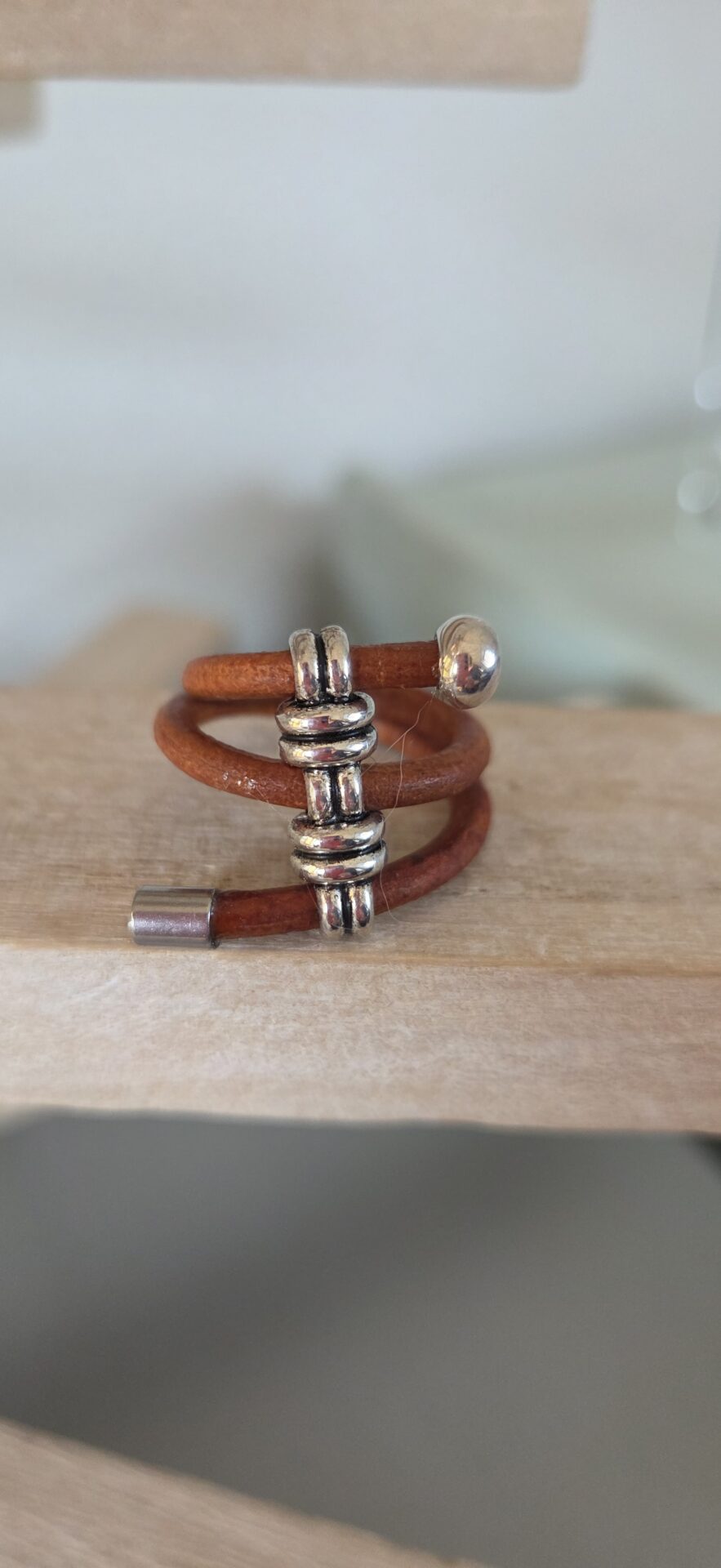Bague femme en cuir rond 3mm camel et passant trois trous