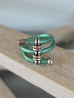 Bague femme en cuir rond 3mm vert et passant trois trous