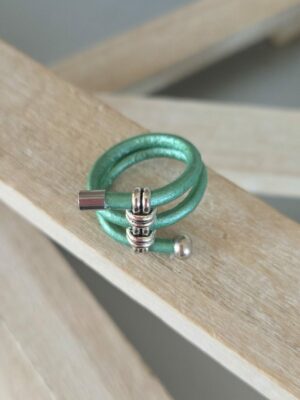 Bague femme en cuir rond 3mm vert et passant trois trous