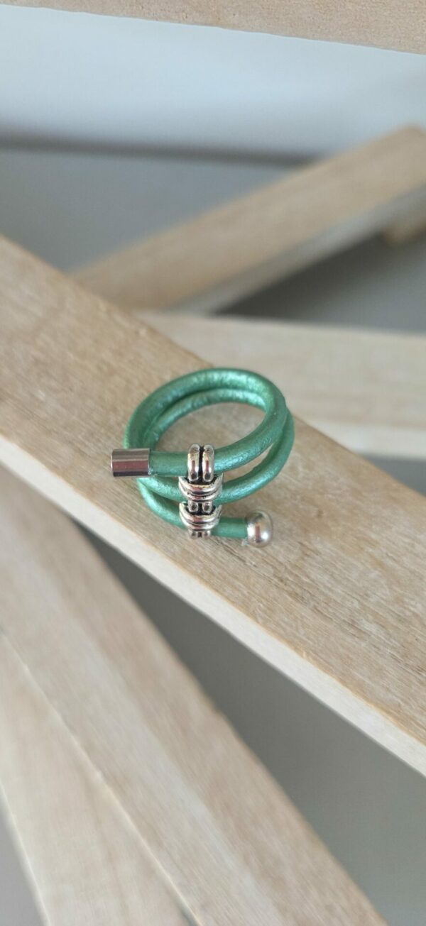 Bague femme en cuir rond 3mm vert et passant trois trous