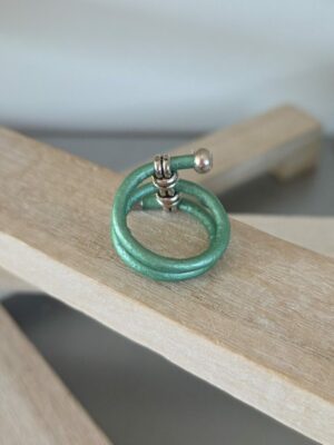 Bague femme en cuir rond 3mm vert et passant trois trous