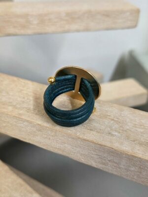 Bague femme cuir rond bleu vert et passant doré