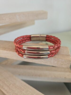Bracelet femme cuir rond tressé rouge et tubes argentés