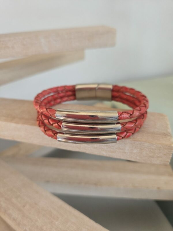 Bracelet femme cuir rond tressé rouge et tubes argentés