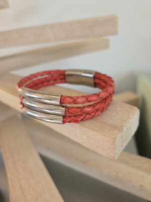 Bracelet femme cuir rond tressé rouge et tubes argentés