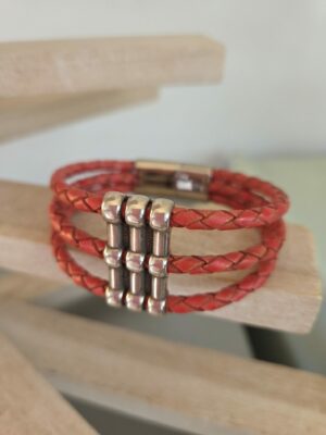 Bracelet femme cuir rond tressé rouge et passant argenté trois trous