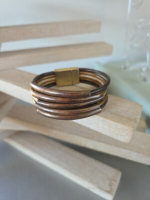 Bracelet femme cinq cuirs rond 3mm(marron, bronze) et tubes bronzes