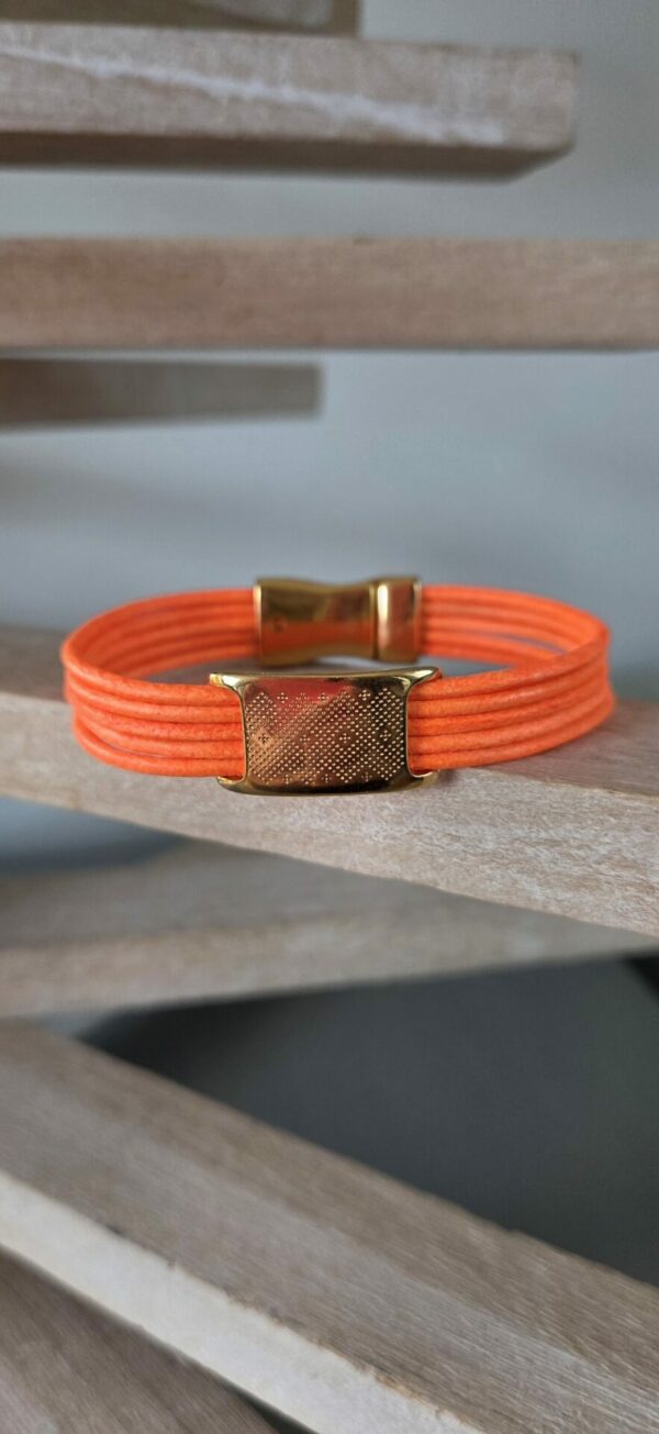 Bracelet femme en cuir rond 2mm orange fluo et passant boho