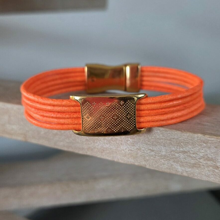 Bracelet femme en cuir rond 2mm orange fluo et passant boho