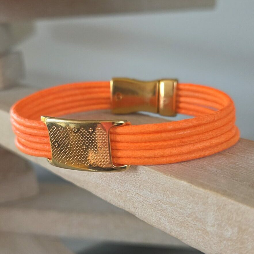 Bracelet femme en cuir rond 2mm orange fluo et passant boho