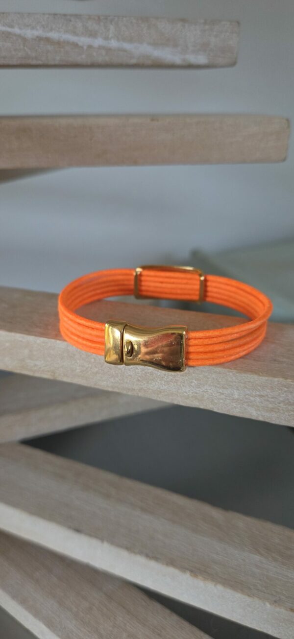 Bracelet femme en cuir rond 2mm orange fluo et passant boho