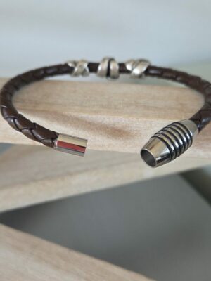 Bracelet homme cuir rond marron tressé et trois perles argentées