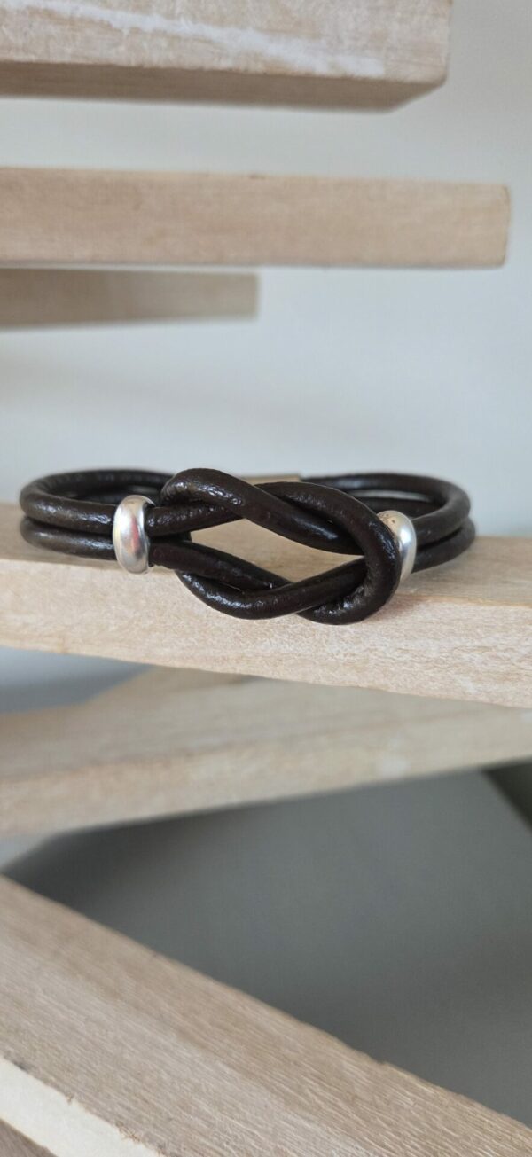Bracelet homme cuir rond 4mm marron foncé sigle infini