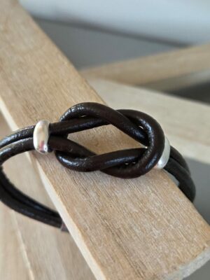 Bracelet homme cuir rond 4mm marron foncé sigle infini