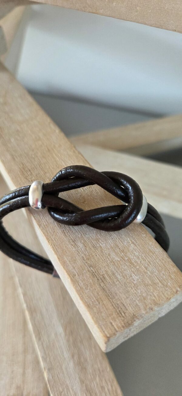 Bracelet homme cuir rond 4mm marron foncé sigle infini