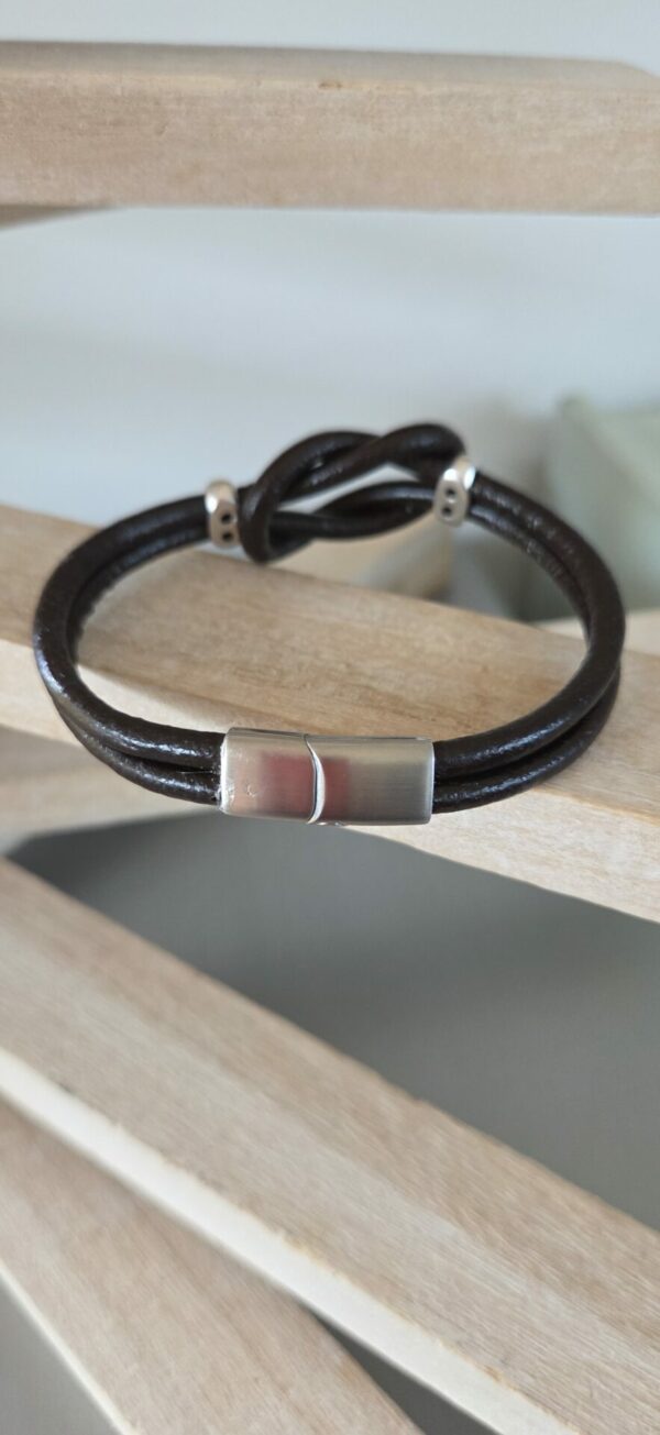 Bracelet homme cuir rond 4mm marron foncé sigle infini