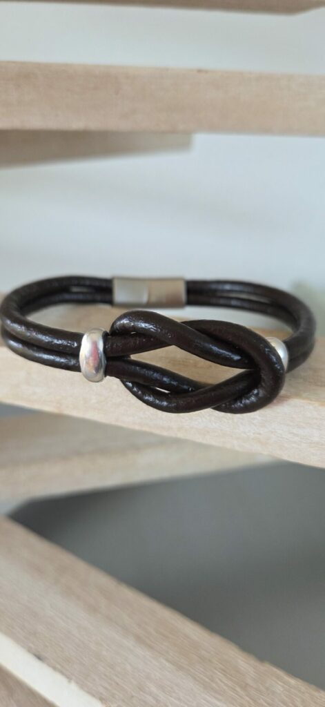 Bracelet homme cuir rond 4mm marron foncé sigle infini