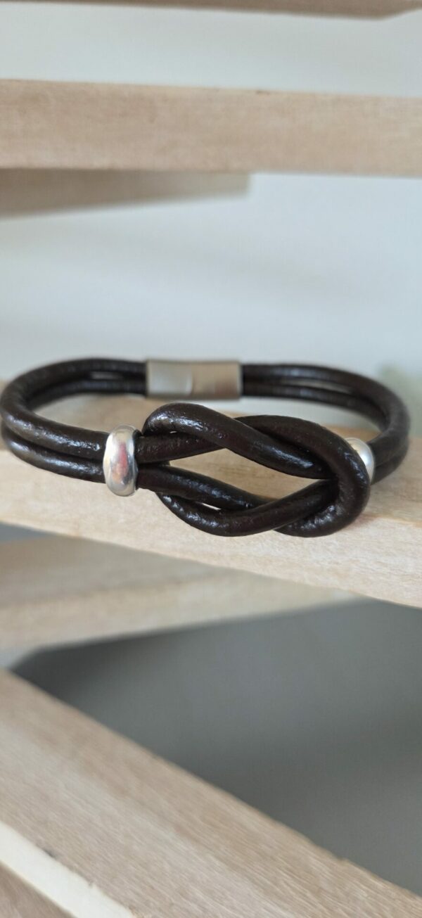 Bracelet homme cuir rond 4mm marron foncé sigle infini