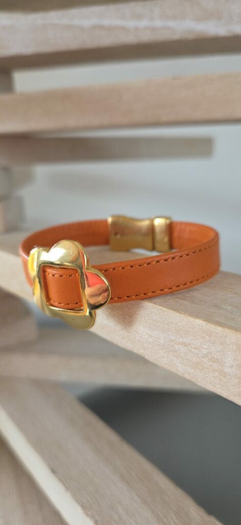 Bracelet femme en cuir cousu orange et passant fleur