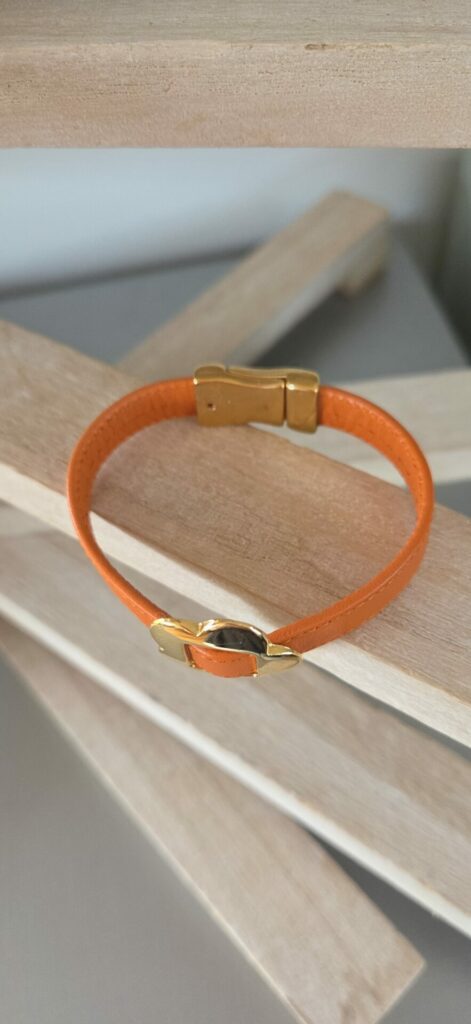 Bracelet femme en cuir cousu orange et passant fleur