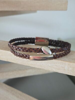 Bracelet homme en cuir tressé marron et passants tubes argentés