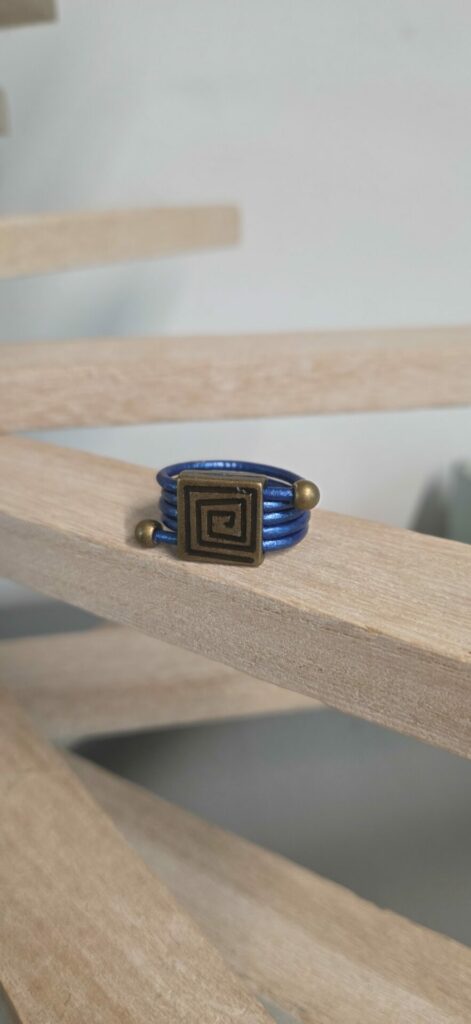Bague femme en cuir rond bleu et passant carré bronze