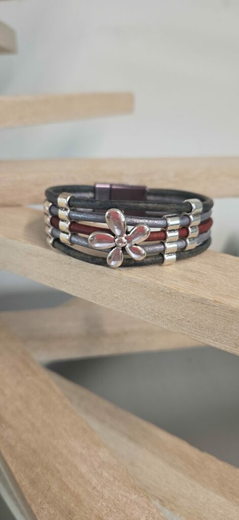Bracelet femme en cuir rond 3mm et marguerite argentée