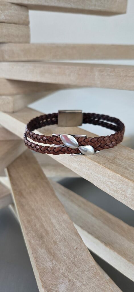Bracelet homme en cuir tressé plat marron et marron et passants argentés