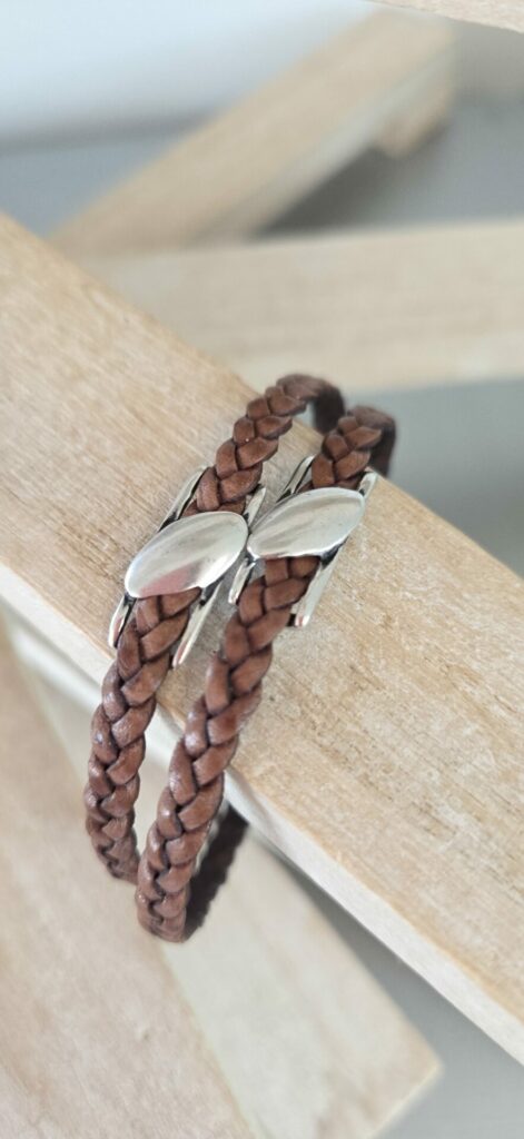 Bracelet homme en cuir tressé plat marron et marron et passants argentés