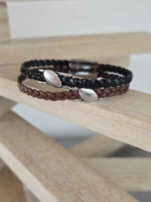 Bracelet homme en cuir tressé plat noir et marron et passants argentés