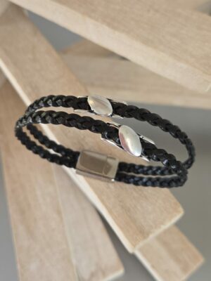 Bracelet homme en cuir tressé plat noir et passants argentés