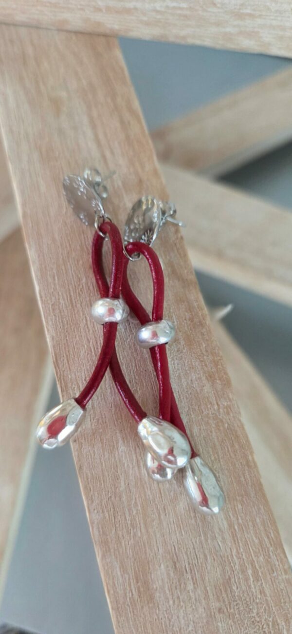 Boucles d'oreilles femme cuir rond rouge et perles de riz