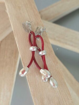 Boucles d'oreilles femme cuir rond rouge et perles de riz