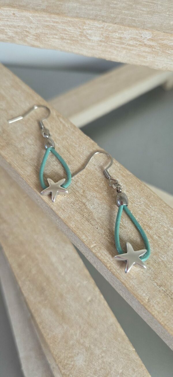 Boucles d'oreilles femme en cuir rond bleu et étoile argentée