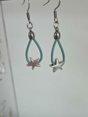 Boucles d'oreilles femme en cuir rond bleu et étoile argentée