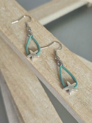 Boucles d'oreilles femme en cuir rond bleu et étoile argentée