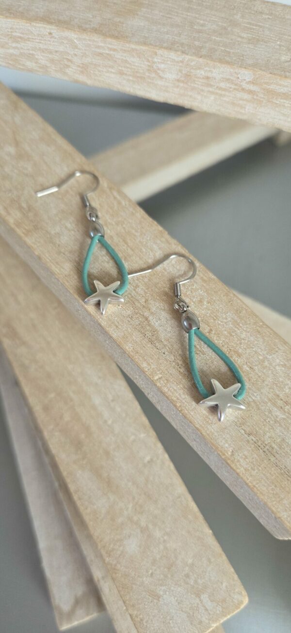 Boucles d'oreilles femme en cuir rond bleu et étoile argentée
