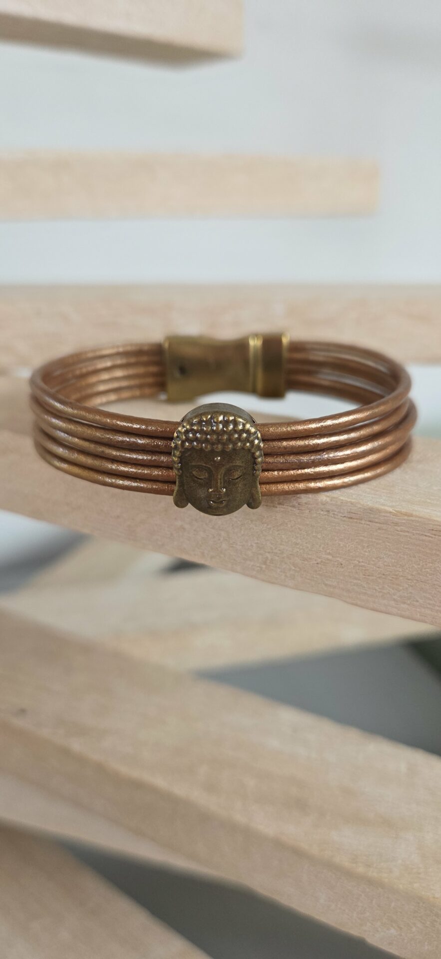 Bracelet femme cuir rond bronze et bouddha bronze