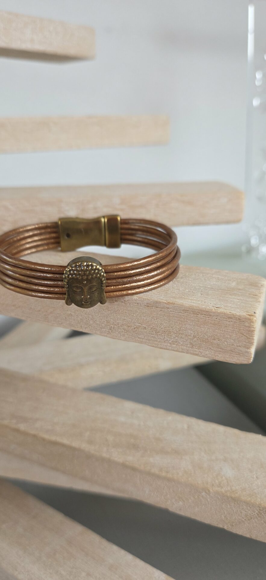 Bracelet femme cuir rond bronze et bouddha bronze