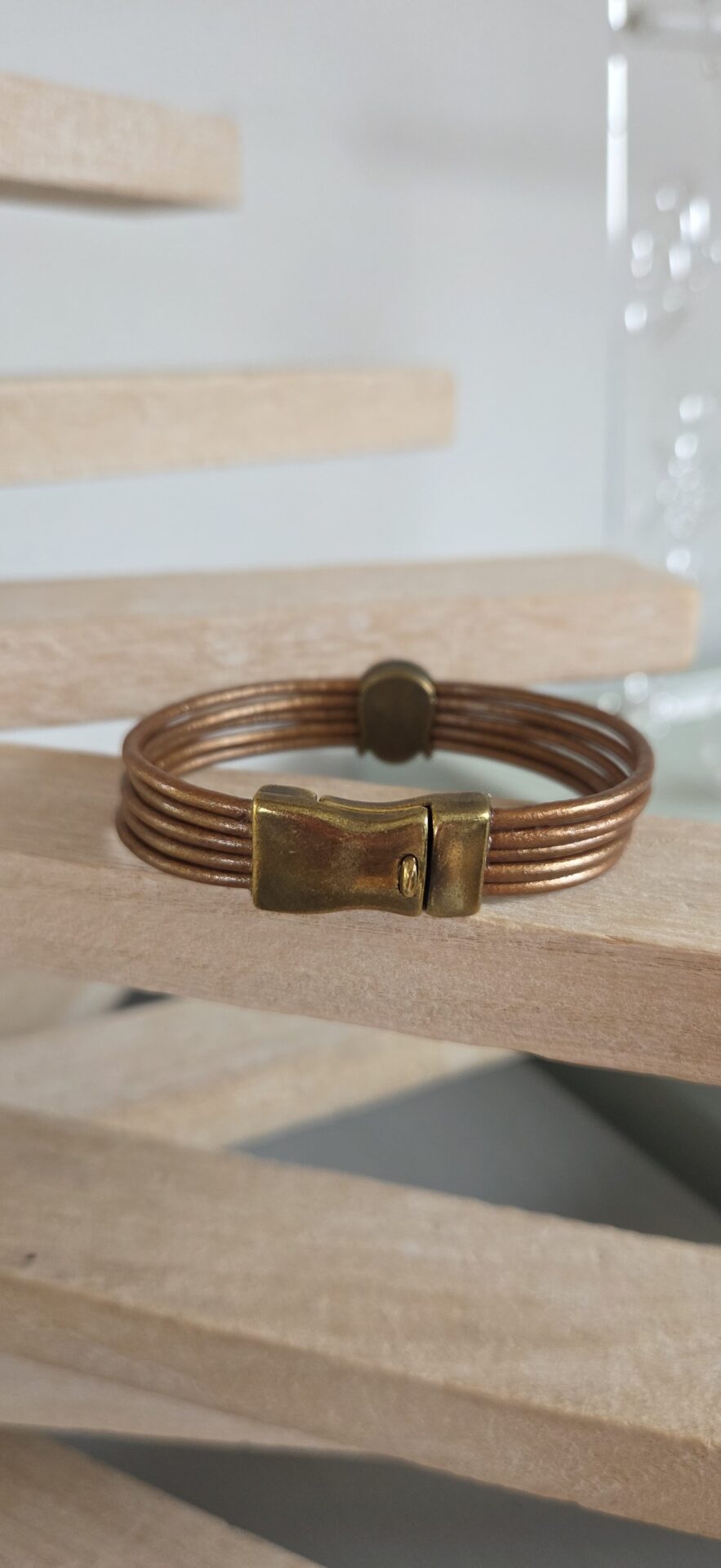 Bracelet femme cuir rond bronze et bouddha bronze