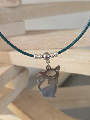 Collier femme ras du cou cuir rond 2 turquoise et chat argenté