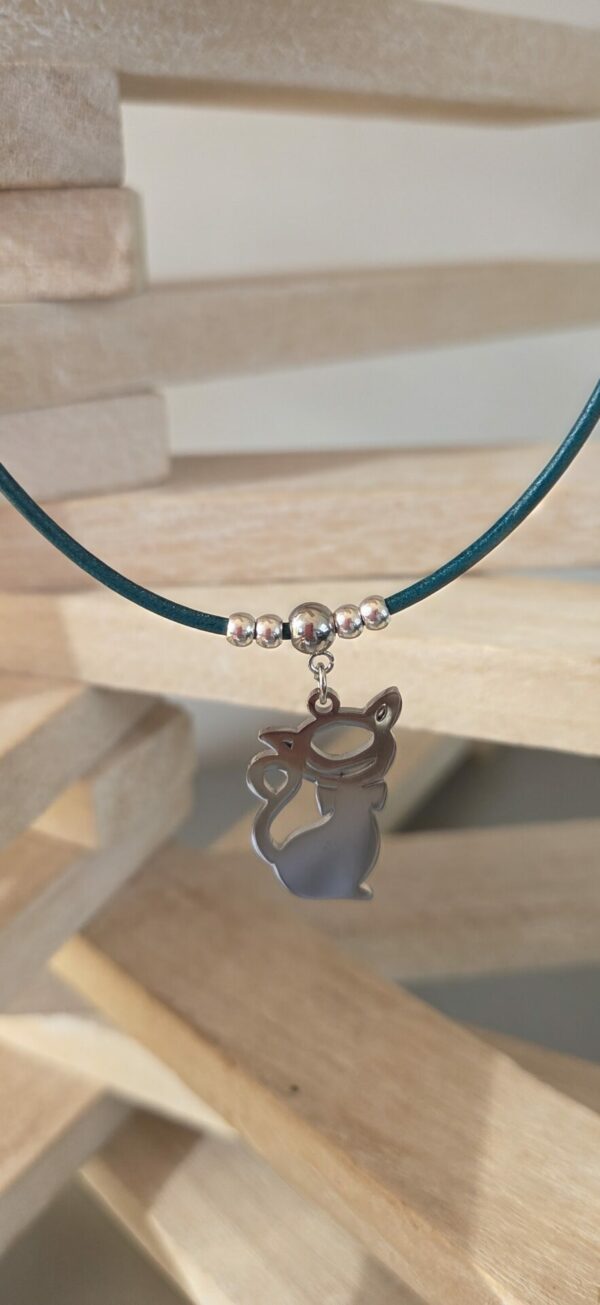Collier femme ras du cou cuir rond 2 turquoise et chat argenté
