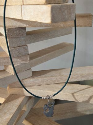 Collier femme ras du cou cuir rond 2 turquoise et chat argenté