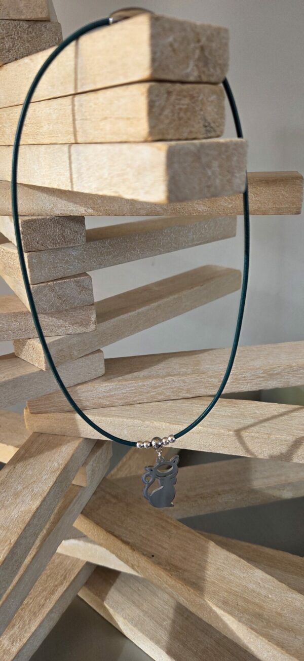 Collier femme ras du cou cuir rond 2 turquoise et chat argenté