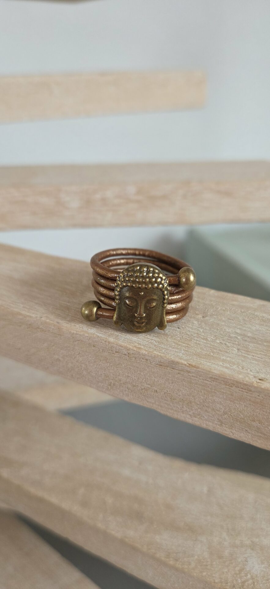 Bague femme cuir rond bronze et bouddha bronze