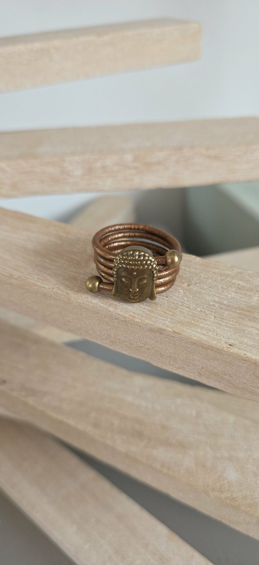 Bague femme cuir rond bronze et bouddha bronze