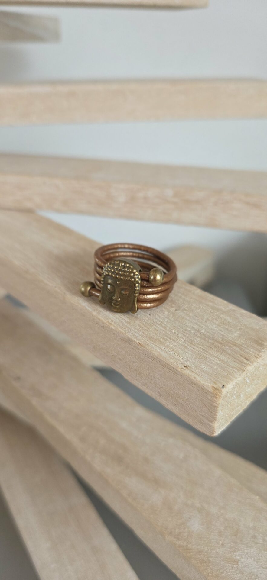 Bague femme cuir rond bronze et bouddha bronze