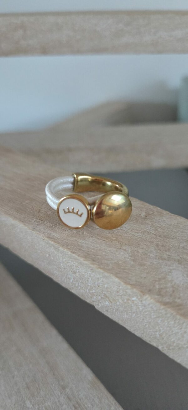 Bague femme demi anneau doré, cuir blanc et oeil émaillé