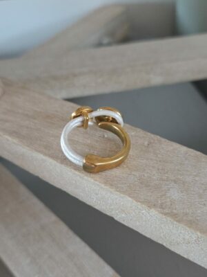 Bague femme demi anneau doré, cuir blanc et oeil émaillé