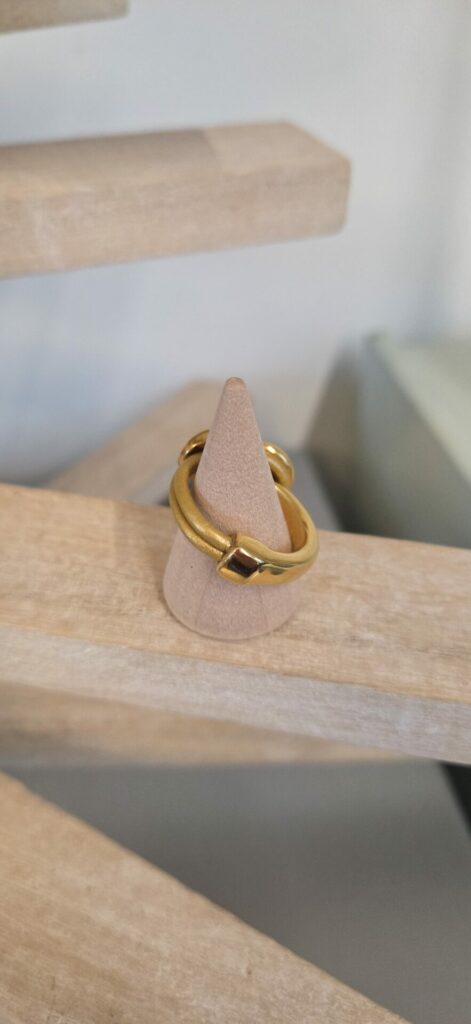 Bague femme demi anneau doré, cuir doré et oeil émaillé